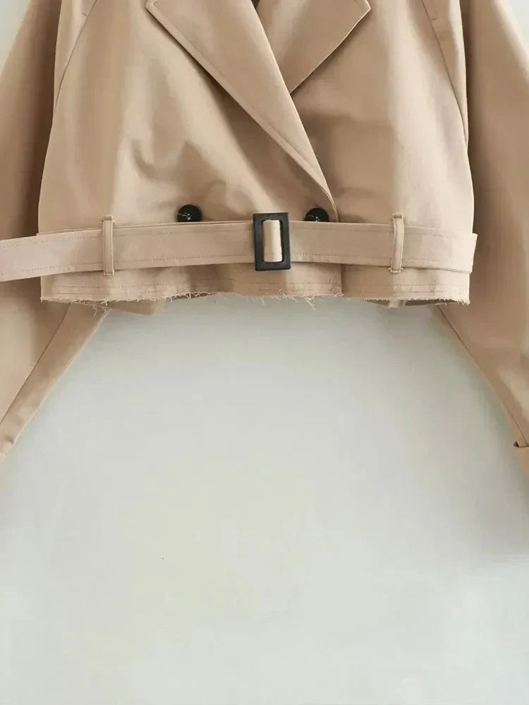 LILLY | Eleganter Trenchcoat in kurzer Form für Damen